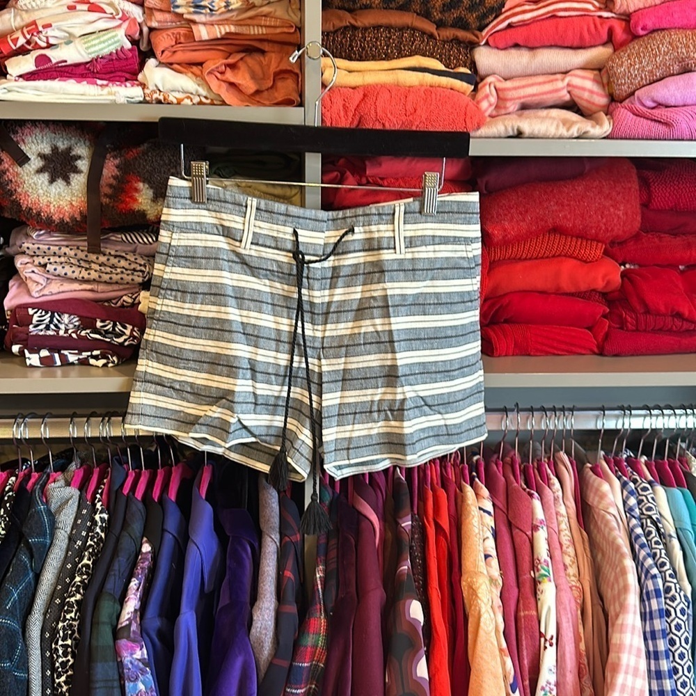 Loft Riviera size 00 (fits like 0-2) chambray and navy/white stripes shorts 4”
